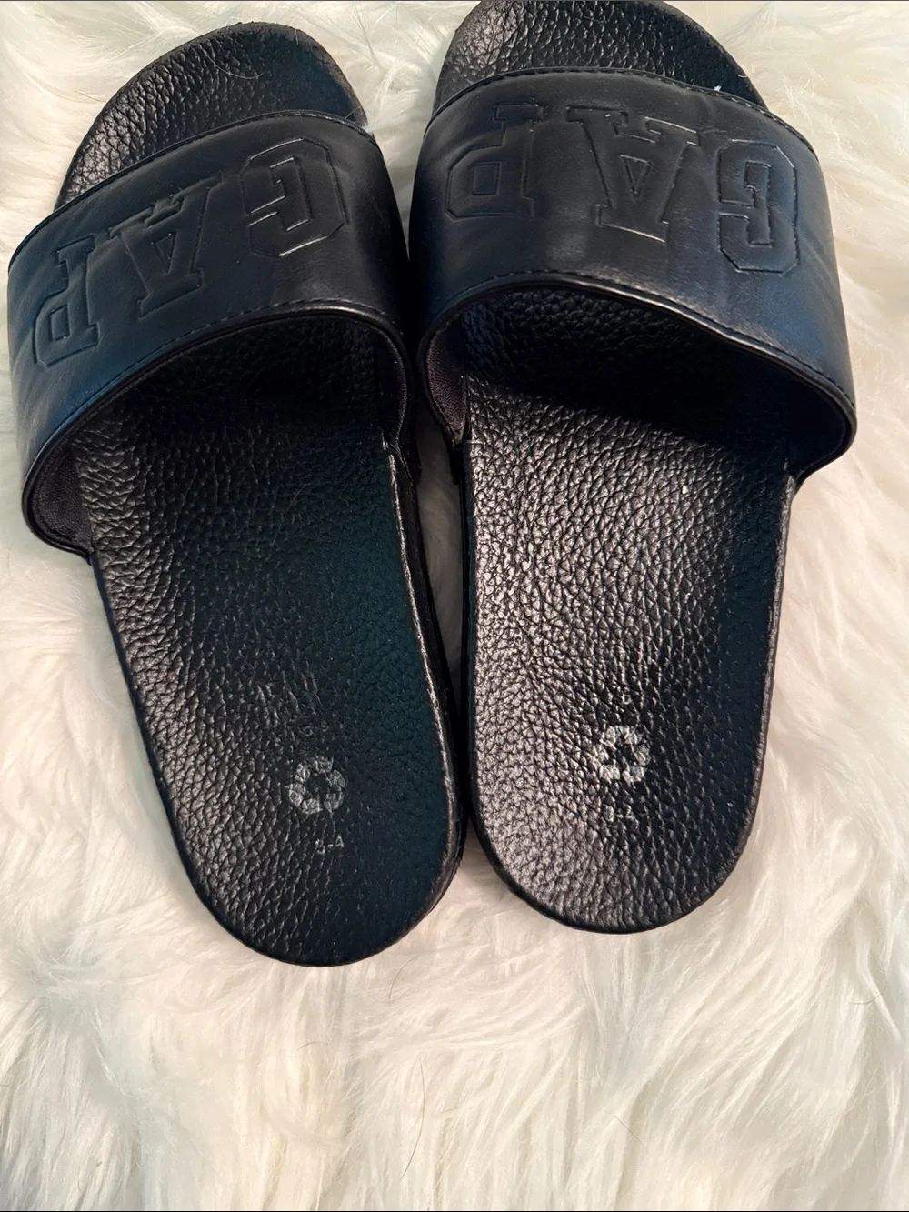 Kids gap slides size 3-4